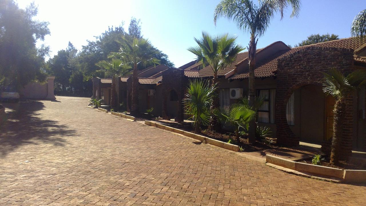 Woodridge Palms Boutique Hotel Swartruggens Buitenkant foto